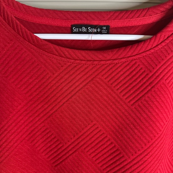 See and Be Seen Red Textured Women's Top 1X - Picture 2 of 4